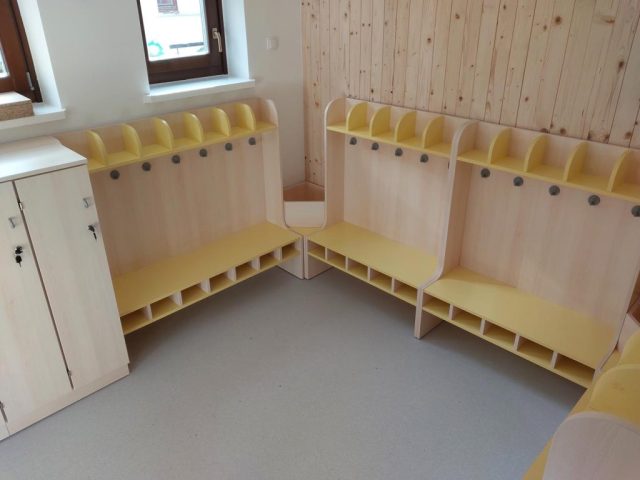 Garderobe za vrtce 001