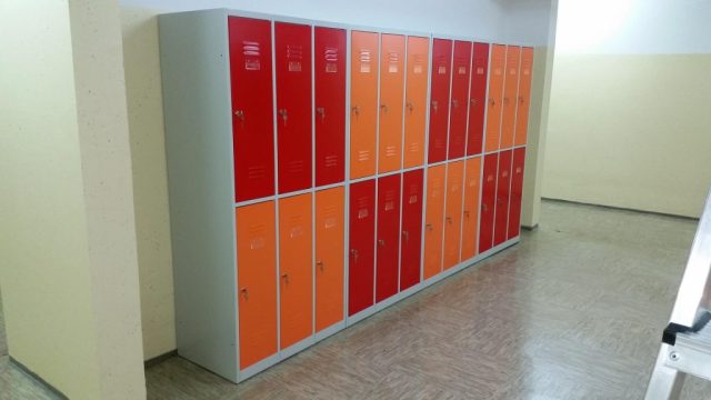 Kovinske garderobne omare za šole 001