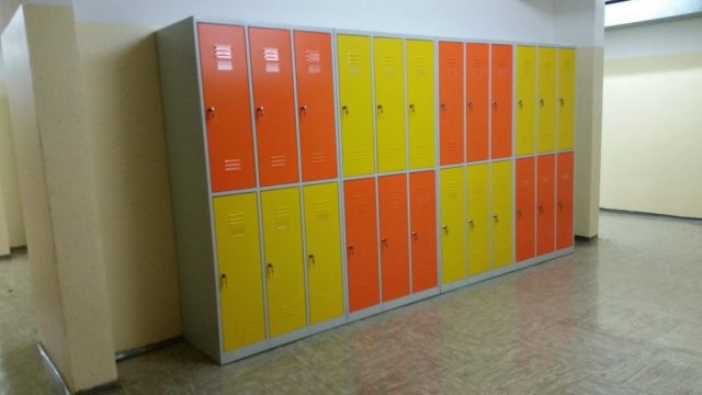 Kovinske garderobne omare za šole 002