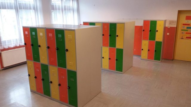 Kovinske garderobne omare za šole 003