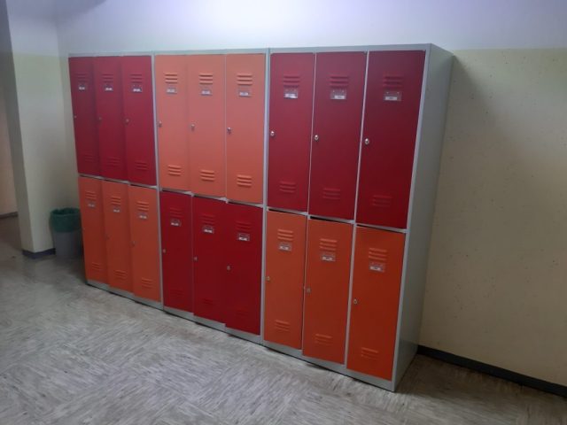 Kovinske garderobne omare za šole 007