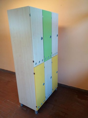 Lesene garderobne omare za šole 001