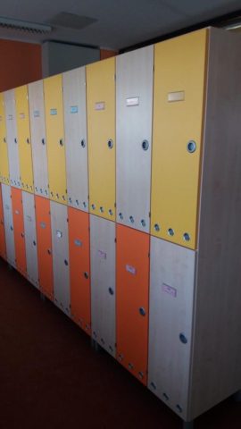 Lesene garderobne omare za šole 003