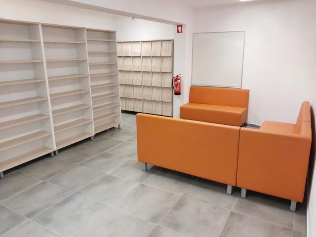 Bralni kotički za knjižnice 008