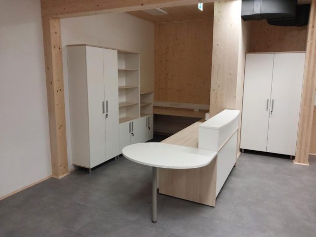 Pulti za izposojo knjig 011