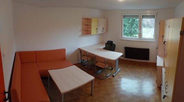 Sprostitveni kotiček za mediacijo – šolski separe z mini sedežno