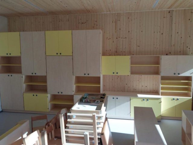 Omare za vrtce – barvito pohištvo za shranjevanje igrač in pripomočkov