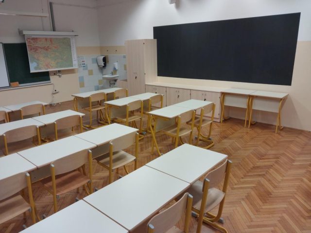 Pohištvo za učilnice – mize, stoli in omare za šole