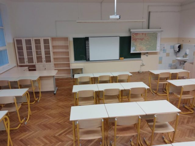 Šolska učilnica – oprema in pohištvo po meri