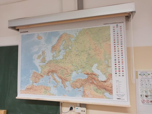 Stenski zemljevid za pouk geografije